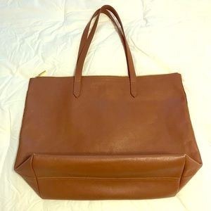 Cuyana Classic Leather Zipper Tote